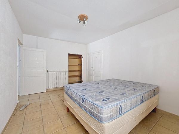 Maison de village avec caves, dépendances, jardins