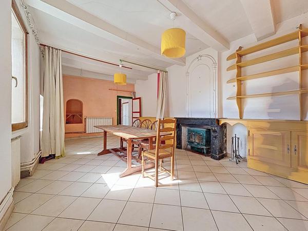 Maison de village avec caves, dépendances, jardins