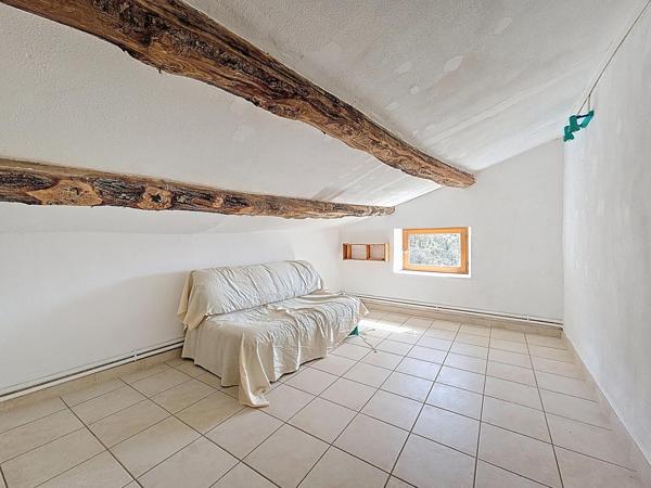 Maison de village avec caves, dépendances, jardins