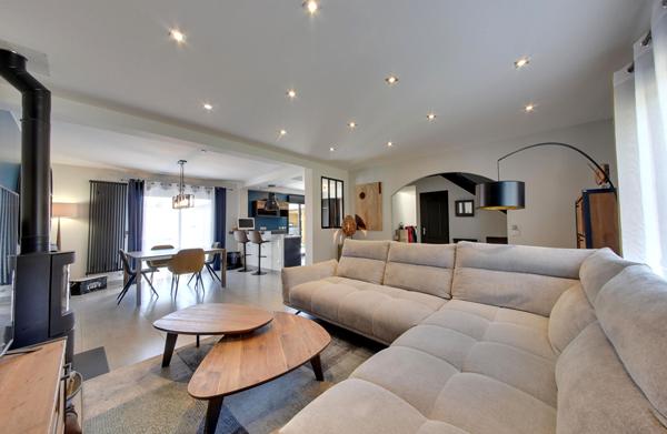 Maison individuelle 7 pièces - superbes prestations !