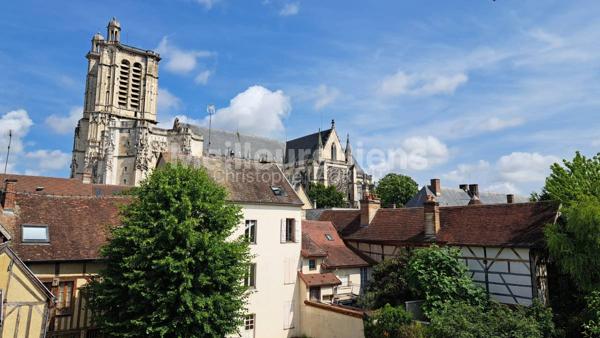 T3, Bouchon de Champagne, 63 m² au sol.