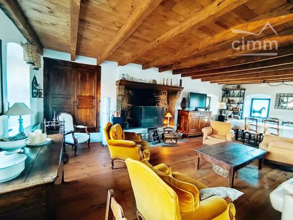 Magnifique maison rénovée par architecte à découvrir dans un hameau de la commune de Domaize.