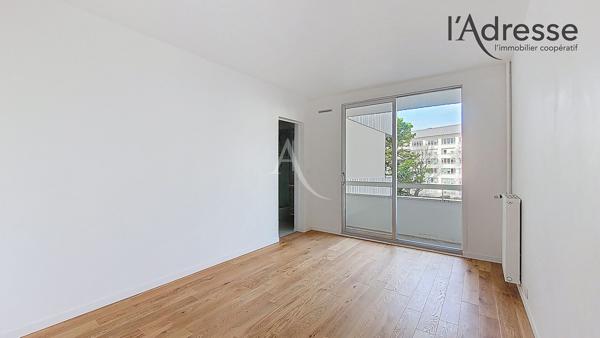 PUTEAUX/Centre ville 4/5 pièces de 97 m² avec parking boxé, 3 balcons
