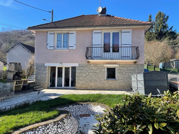 JOLIE MAISON FAMILIALE A YDES Ydes (15210)