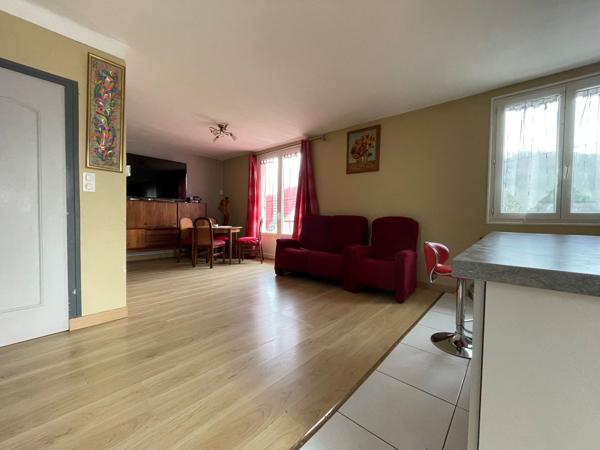 JOLIE MAISON FAMILIALE A YDES Ydes (15210)
