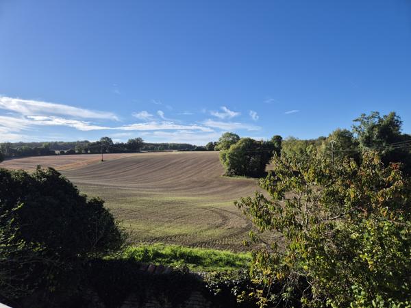 Rare! Un coin de paradis à BRIE , maison en pierre, unique, lumineuse avec une vue magnifique vue sur la campa