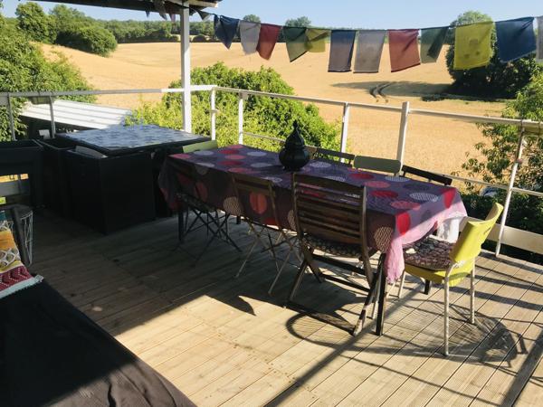 Rare! Un coin de paradis à BRIE , maison en pierre, unique, lumineuse avec une vue magnifique vue sur la campa