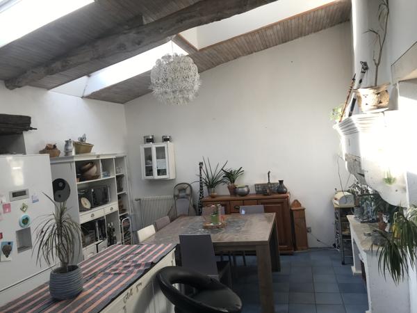 Rare! Un coin de paradis à BRIE , maison en pierre, unique, lumineuse avec une vue magnifique vue sur la campa