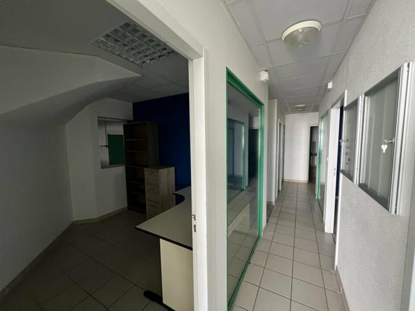 Bâtiment bureaux polyvalent avec garage à ANGOULEME