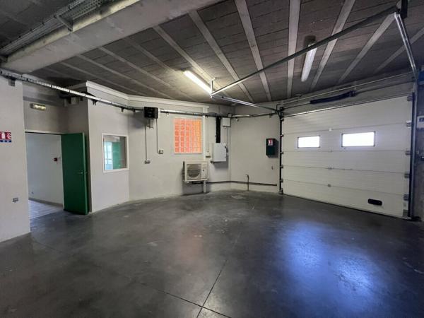 Bâtiment bureaux polyvalent avec garage à ANGOULEME