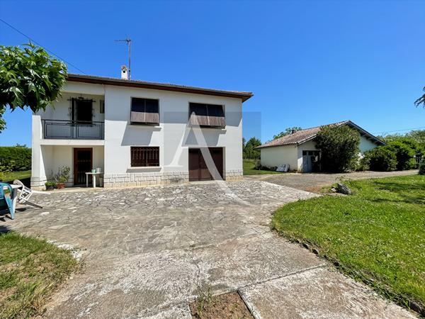Maison avec dépendance et joli terrain - 3 chambres