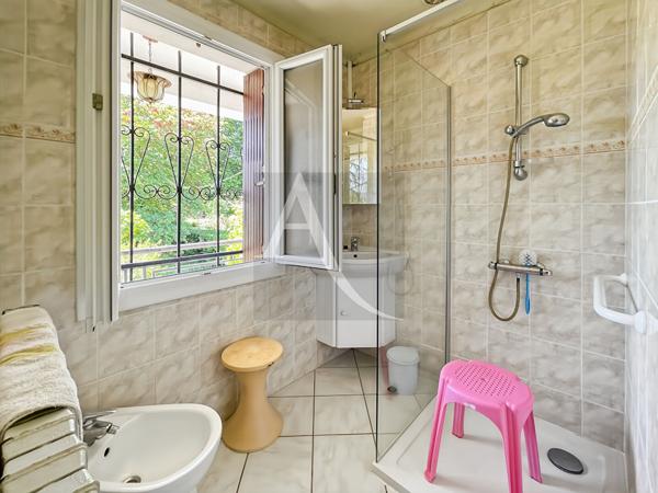 Maison avec dépendance et joli terrain - 3 chambres