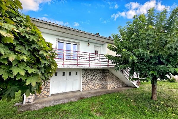 Maison sur sous-sol avec 4 chambres et jardin de 1136m². Roumazieres