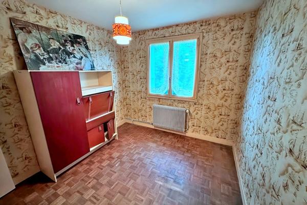 Maison sur sous-sol avec 4 chambres et jardin de 1136m². Roumazieres