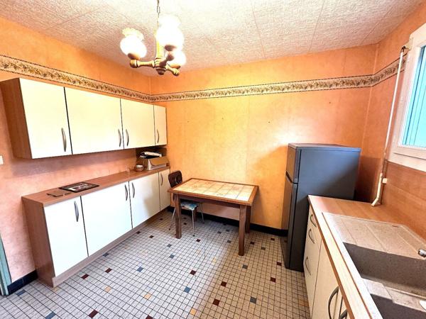 Maison sur sous-sol avec 4 chambres et jardin de 1136m². Roumazieres
