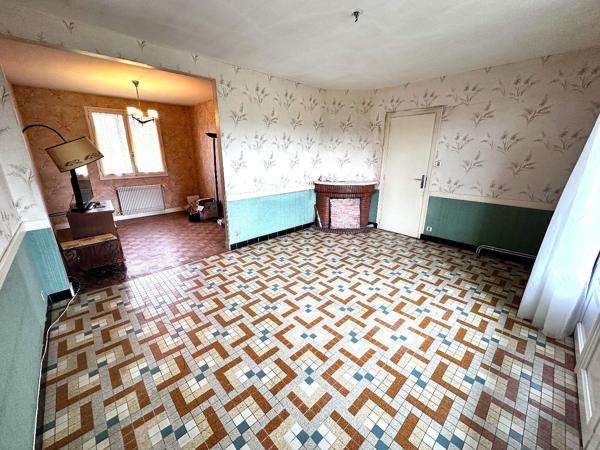 Maison sur sous-sol avec 4 chambres et jardin de 1136m². Roumazieres