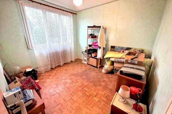 Maison sur sous-sol avec 4 chambres et jardin de 1136m². Roumazieres