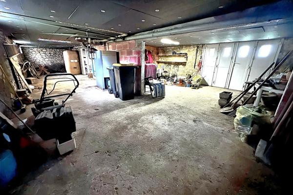 Maison sur sous-sol avec 4 chambres et jardin de 1136m². Roumazieres