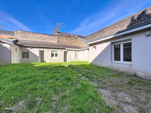 Nantes Talensac : Bâtiment de 3 studios avec jardin