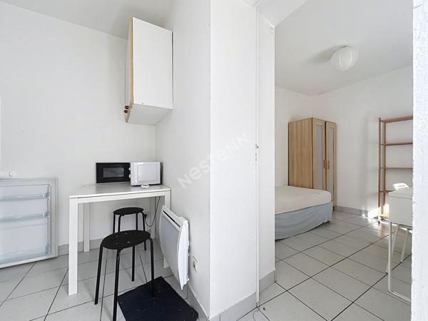 Nantes Talensac : Bâtiment de 3 studios avec jardin