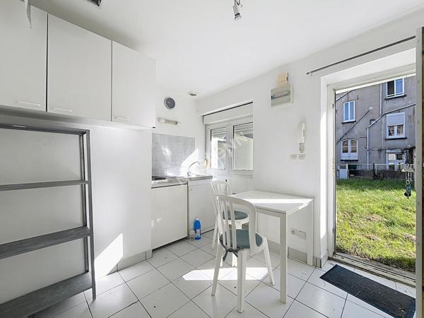 Nantes Talensac : Bâtiment de 3 studios avec jardin