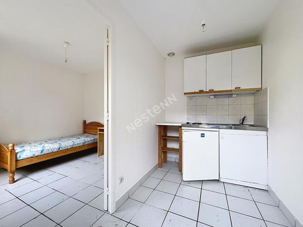 Nantes Talensac : Bâtiment de 3 studios avec jardin