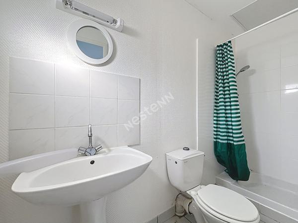 Nantes Talensac : Bâtiment de 3 studios avec jardin