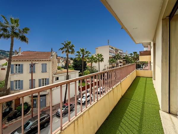 LE CANNET MAIRIE - Très beau 3P - Aperçu mer - 3 terrasses - étage élevé