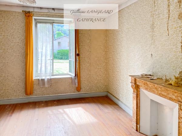 OYONNAX (01100) - PROPRIÉTÉ COMPRENANT PLUSIEURS BÂTIMENTS - 6720 m2 DE TERRAIN