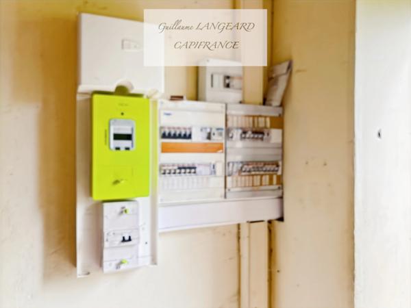 OYONNAX (01100) - PROPRIÉTÉ COMPRENANT PLUSIEURS BÂTIMENTS - 6720 m2 DE TERRAIN