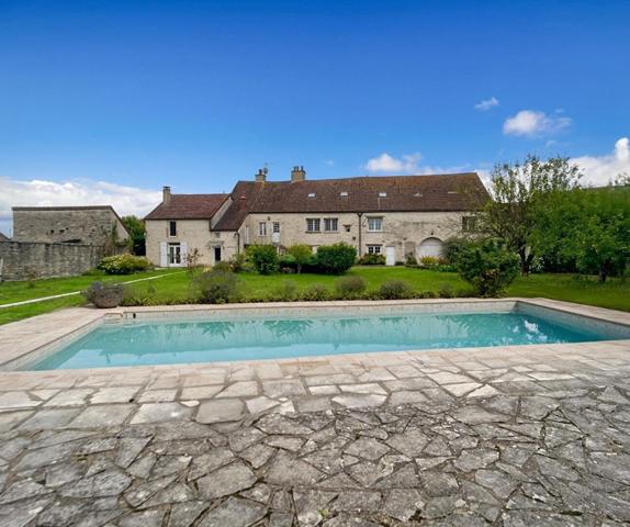 Maison Nitry 9 pièce(s) 353 m2