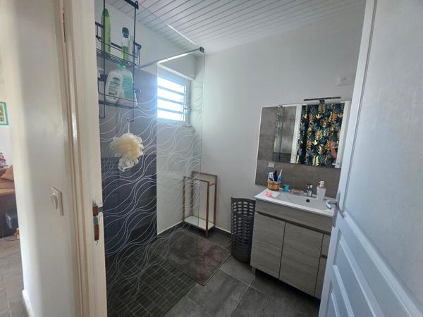 Villa T5 récente sur 1000m2 à Saint-Francois