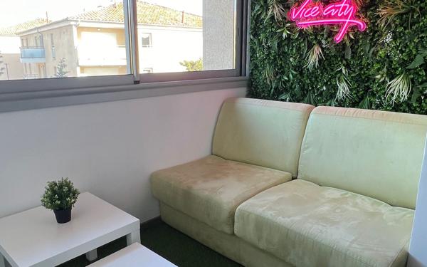 Appartement à louer    1 pièce •  Sanary-sur-Mer