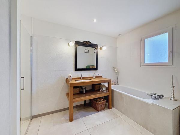 Villa de style rhétais 7 pièces - piscine chauffée