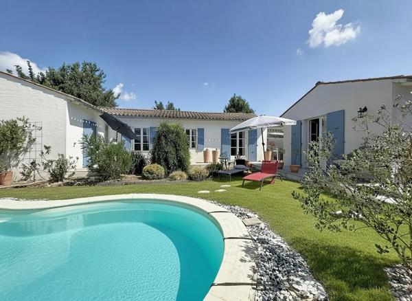 Villa de style rhétais 7 pièces - piscine chauffée