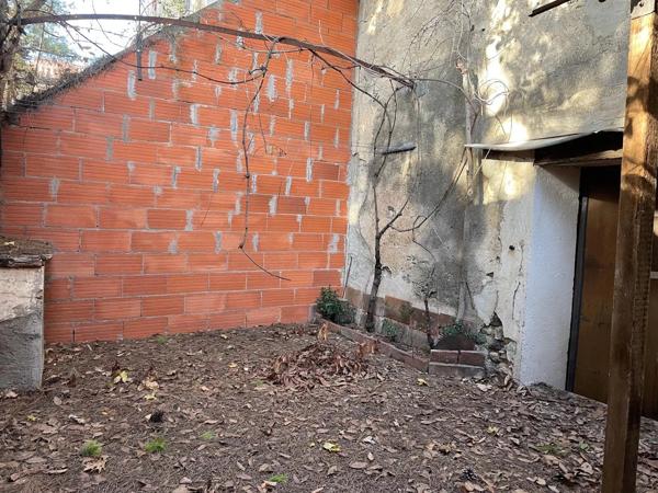 Vente                                                      Maison de village
                        
                     3 pièces                      64 m2                     à Espira-de-l'Agly