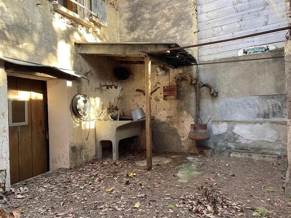 Vente                                                      Maison de village
                        
                     3 pièces                      64 m2                     à Espira-de-l'Agly
