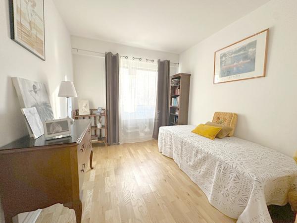 CHAVILLE - limite Sèvres- Beau 2 pièces avec balcon , cave et parking sous-sol €265 200 ** - Référence 635-CS