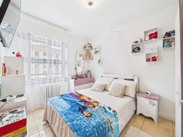 ALBERTVILLE (73)- Grand Appartement Familial avec 4 Balcons – 120 m² – Centre-Ville avec Ascenseur