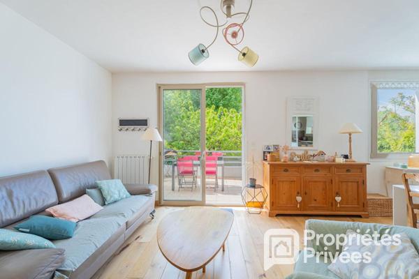 Maison contemporaine avec jardin et garage, quartier des Rochers