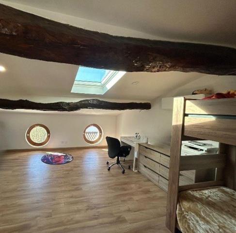 Un espace généreux dans un cadre paisible.