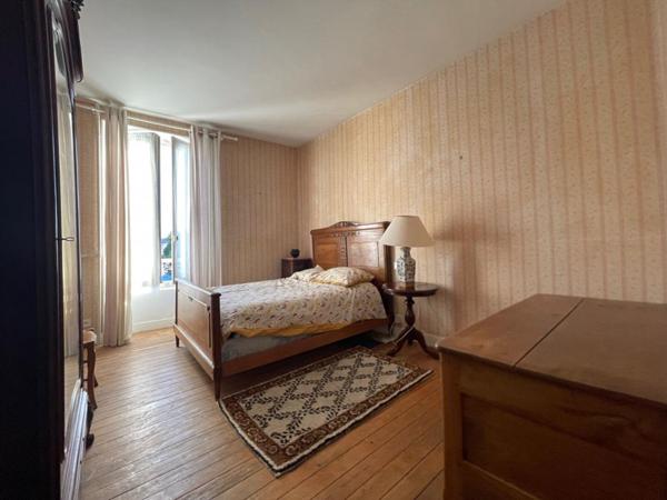 Secteur Bellême, en centre bourg, maison bourgeoise avec ateliers