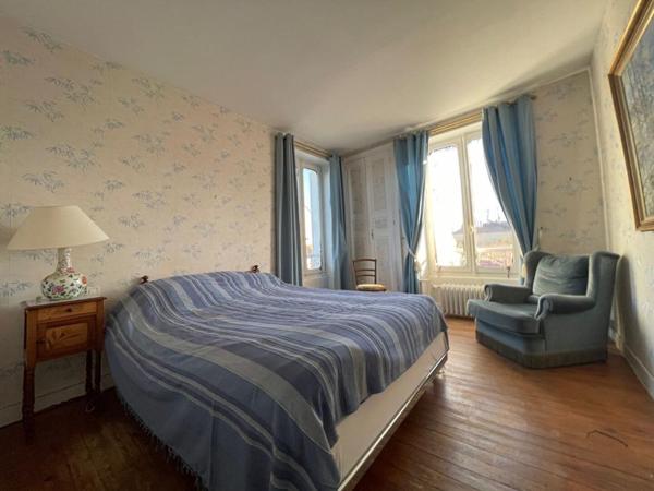 Secteur Bellême, en centre bourg, maison bourgeoise avec ateliers