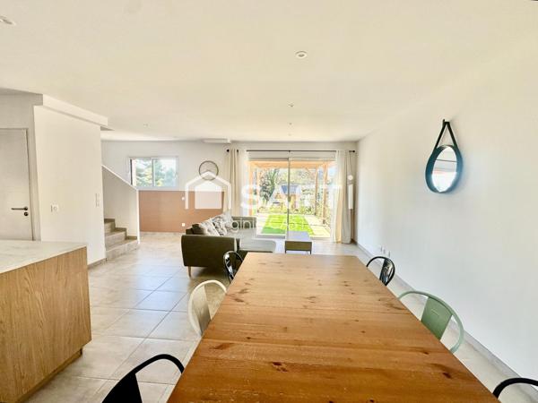 MAISON NEUVE 4 PIECES avec GARAGE - JARDIN & VUE DEGAGEE - 15mn accès A8