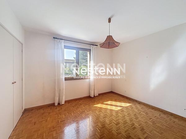 A VENDRE Maison Auch 4 chambres, jardin cloturé et arboré, vue dégagée, garage 70m2 en sous sol, véranda