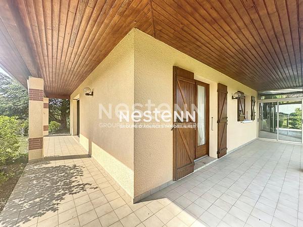 A VENDRE Maison Auch 4 chambres, jardin cloturé et arboré, vue dégagée, garage 70m2 en sous sol, véranda