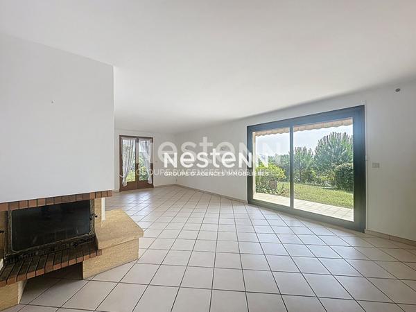 A VENDRE Maison Auch 4 chambres, jardin cloturé et arboré, vue dégagée, garage 70m2 en sous sol, véranda