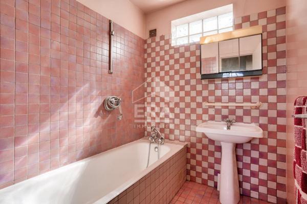 Maison familiale avec terrasse et 6 chambres dans un environnement paisible