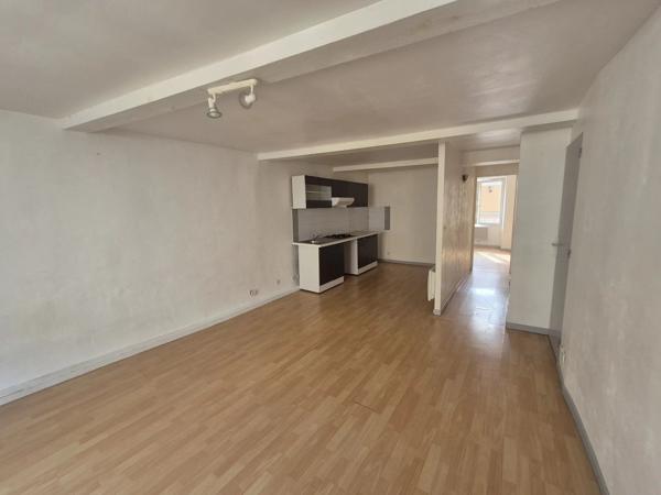 Vente                                                      Appartement
                        
                     2 pièces                      45 m2                     à Le Luc