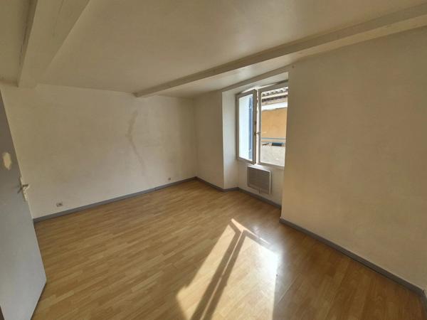Vente                                                      Appartement
                        
                     2 pièces                      45 m2                     à Le Luc